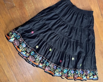 Vintage jaren 90 zwarte geborduurde gespiegelde midirok gelaagde festival Boho S