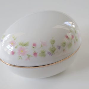Vintage Gold Rimmed Ceramic Egg Trinket/Jewelry Box