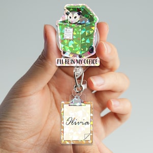 Bobine d'insigne Opossum personnalisée - Porte-badge holographique drôle pour infirmières, cadeau pour porte-badge pour bureau de poubelle, porte-badge Possum Meme