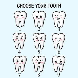 Op de afbeelding: Een lichtblauwe achtergrond met de tekst "CHOOSE YOUR TOOTH" boven negen cartoon tanden. Elke tand heeft een andere gezichtsuitdrukking en is genummerd van 1 tot 9.