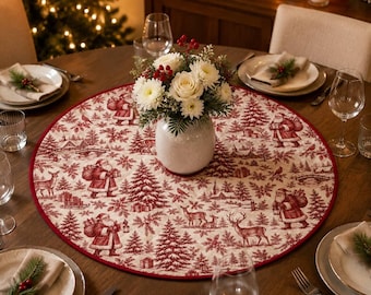 Gesteppte Weihnachtsbaumdecke: Weihnachtsmann-Waldmotiv, rundes Design in Rot und Elfenbein