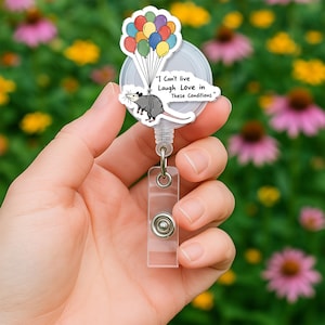 Bobine d'insigne d'opossum amusante – Bobine d'insigne pour carte d'identité « I Can't Live Laugh Love », anxiété, stress, humour clip insigne, cadeau pour infirmière, accessoire d'humour au travail
