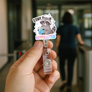 Bobine de badge raton laveur kawaii, clip de support pour carte d'identité an 2000 pour rester hydraté, badge d'infirmière mignon, cadeau de bureau amusant, accessoire esthétique pastel