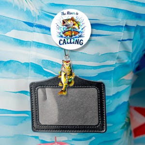 Bobine d'insigne de pêche personnalisée, porte-carte d'identité de pêcheur amusant, clip de travail personnalisé pour papa, médecin ou cadeau pour amateur de plein air