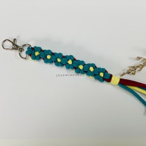 Makramee Gänseblümchen Schlüsselanhänger Boho Schlüsselanhänger Süßer Schlüssel Accessoires Multicolor Blumen Charm Handgewebte Geschenke für Freunde Handgemachte Geschenke Für Sie