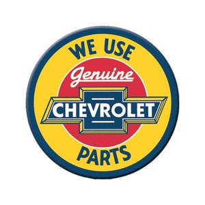 Peut inclure: Un panneau rond jaune et bleu avec le texte "We Use Genuine Chevrolet Parts".