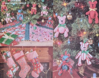 BUTTERICK 5783 Traditional Christmas Decorations Teddy Bear Ornaments Christmas Trees Stockings Tree Skirt Stuffed Toys Vintage 1990's