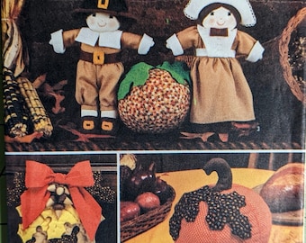 SIMPLICITY 7188 UNCUT Fall Thanksgiving Titan Needlecraft Crafts Pilgrim Pumpkin Oak Leaves Soft Centerpiece Wall Hanging Doll 1980's