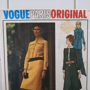 Könnte beinhalten: Vogue Paris Original Schnittmuster Nummer 2630 für ein Kleid von Emanuel Ungaro. Das Schnittmuster bietet zwei verschiedene Kleidstyles, eines in Gelb und eines in Grün.