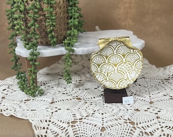 Goldene Decoupage Jakobsmuschel #1