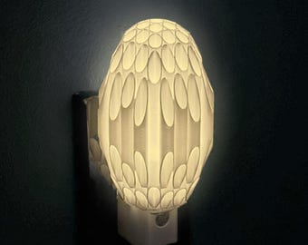 Luminária Noturna OVOID com Tomada: RGB Multicolorida ou Branca, Brilho Ambiente Inspirado em Rougier