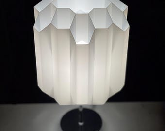 Luminária de mesa geométrica COLUMN de meados do século XX com base de metal.