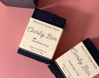 Savon pour le visage à l'arbre à thé et au charbon actif pour peau à tendance acnéique Pain de désintoxication fait main pour le visage Savon de soin de la peau naturel Savon fait main pour peau grasse