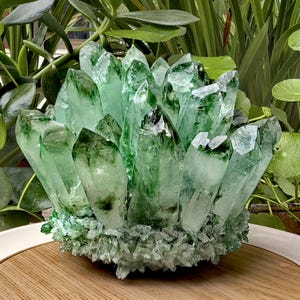 Naturalny zielony kryształ duchowy, kwarcowy, rzeźbiony kryształ, kamień leczniczy Reiki, dekoracja domu, kolekcja prezentów z minerałami