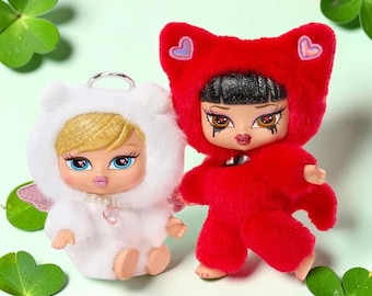 Authentic Bratz Bratziez Iconz Series Blind Box Plush Keychain,Cute Collectible Toy, Fashion Doll Charm,Gift for Girls,Y2K Style,Mystery Box