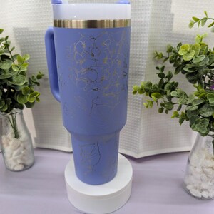 Engraved 40 oz Stanley Tumbler – Purple Hydrangea Laser Engraving, Stainless Steel Hydration On-the-Go immagine 3