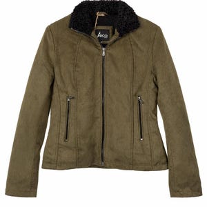 Puede incluir: Chaqueta verde oliva con cuello de piel sintética negra. La chaqueta tiene cremallera frontal, dos bolsillos con cremallera y la marca "ARCO" en el cuello. Una etiqueta está adjunta.