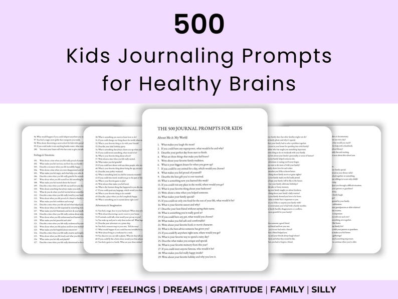 Op de afbeelding: Een stapel witte kaarten met journaling prompts voor kinderen, met de tekst "500 Kinderen Journaling Prompts voor Gezonde Hersenen". De kaarten zijn in een waaier gerangschikt, met de tekst "IDENTITEIT | GEVOELENS | DROMEN | DANKBAARHEID | FAMILIE | STOUT" onderaan.