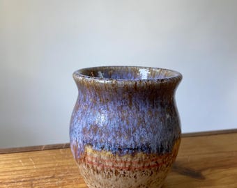 Ręcznie robiony ceramiczny kubek Pride