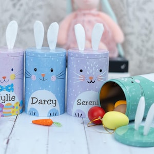 Barattolo coniglietto per bambini con nome, portacaramelle a forma di coniglietto pasquale, portauova di Pasqua, portasoldi a forma di coniglietto pasquale, riempitivi per cestini pasquali, regalo salvadanaio a forma di coniglietto
