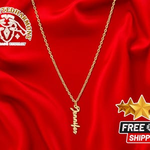 Collar con dije personalizado / Colgante con letra elegante / Joyería minimalista / Pieza artesanal con detalles / Regalo elegante para mujer