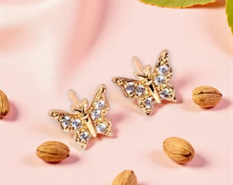 Vergoldete zierliche Ohrstecker | CZ Schmetterling Sterling Silber Post | Hypoallergene kleine Goldohrstecker | Nettes tägliches Schmuckgeschenk