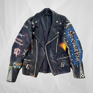 Veste en cuir punk rock vintage - Veste de combat de moto en métal lourd peinte à la main, manteau à bascule clouté avec têtes de mort, ornements Metallica