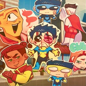 Könnte beinhalten: Eine Sammlung farbenfroher Cartoon-Aufkleber mit verschiedenen Charakteren. Die Aufkleber zeigen Charaktere in Actionposen, einige mit Verletzungen. Die Farbpalette umfasst Blau-, Gelb-, Rot- und Orangetöne und schafft eine lebendige und auffällige Auswahl.
