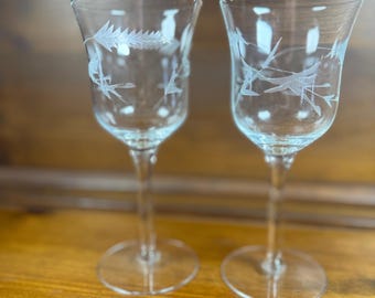 Set Di 2 Bicchieri Da Vino In Cristallo DIAMANTE Modello Breeze – Incisione Floreale, Cristallo Senza Piombo, Regalo In Scatola - 2
