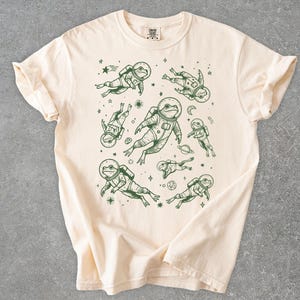 Vintage Space Frog Shirt, Funny Toad Graphic Tshirt, Retro Gag Gift for Frog Lovers Washed Tee, Unisex 90s Tattoo ADHD Autism Oversized Top