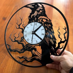 Reloj de pared con diseño de cuervo y disco de vinilo TheKreativVinylShop Idea de regalo Reloj de pared Reloj de vinilo