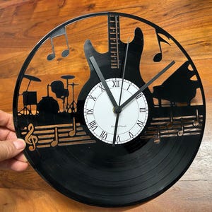 Reloj de pared con diseño de disco de piano y batería musical TheKreativVinylShop Idea de regalo Reloj de vinilo