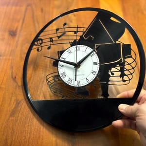 Reloj de pared con disco de música de piano TheKreativVinylShop Idea de regalo Reloj de vinilo