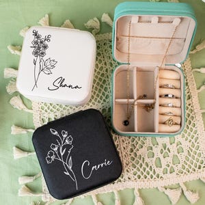 Personalized Jewelry Box, Wedding Favor, Custom Name Velvet Travel Jewelry Case, Personalized Bridesmaid Bridesmaid Gift, Birthday Gift