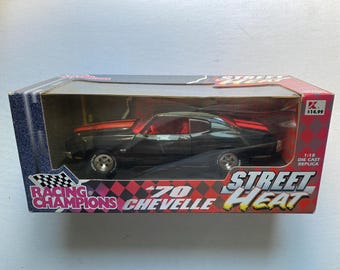 New in Unopened Box - 2005 Mattel Hot Wheels Classics 1:18 Diecast 
