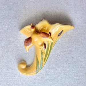 Vintage West Coast Pottery California Duck with Cattails Cornucopia Wall Pocket Vase - 5 1/2” Wide by 5 1/2” Tall - #1 of 2 Listed
