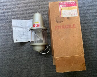thumbnail image 2 of Federal Sign And Signal Early Model 17 Beacon Ray – 12 Volt Replacement Badge, Made In USA 2 of 4