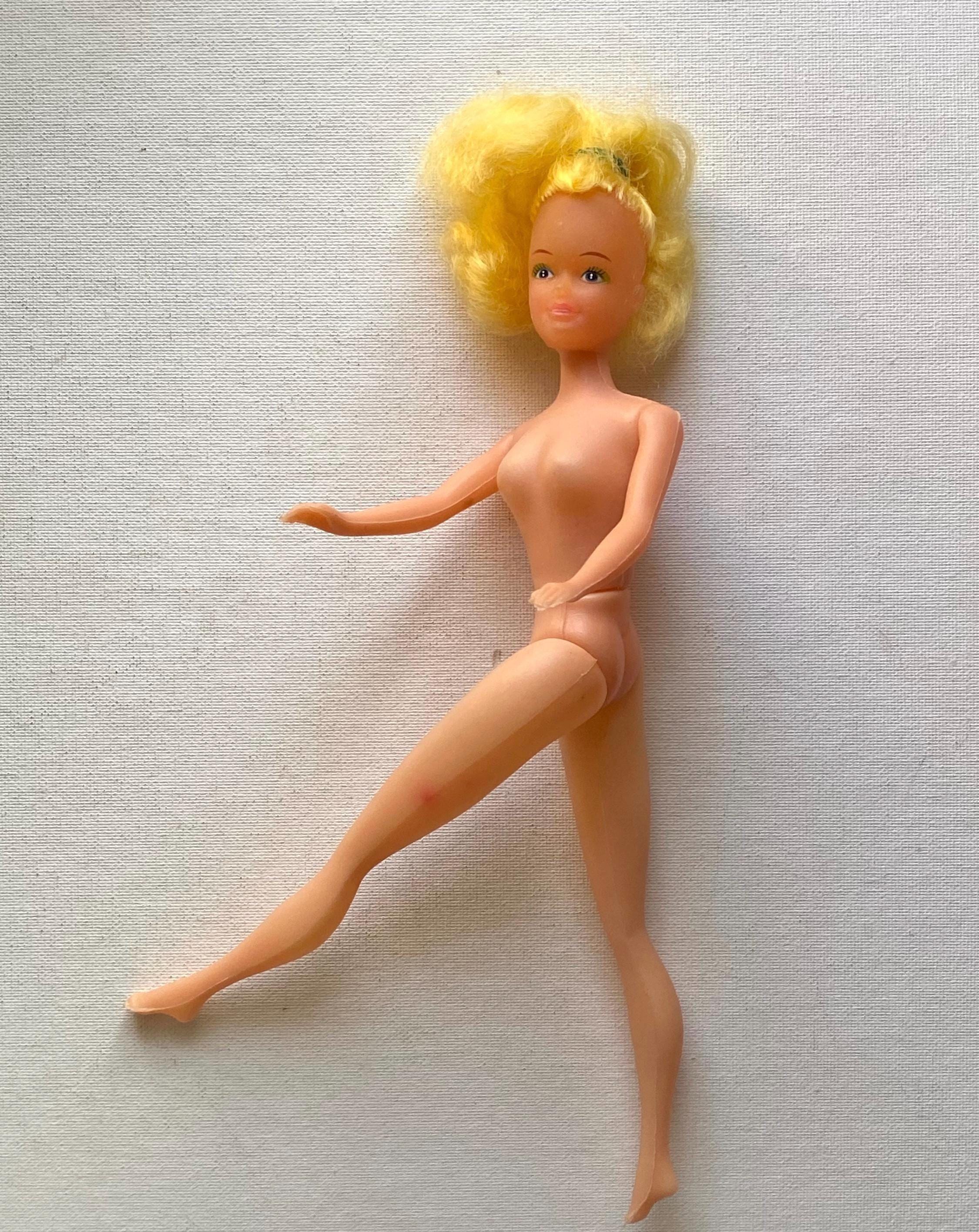 Poupée Barbie Mattel Vintage Années 60 – Originale Italienne Avec Tenue (petits Défauts)