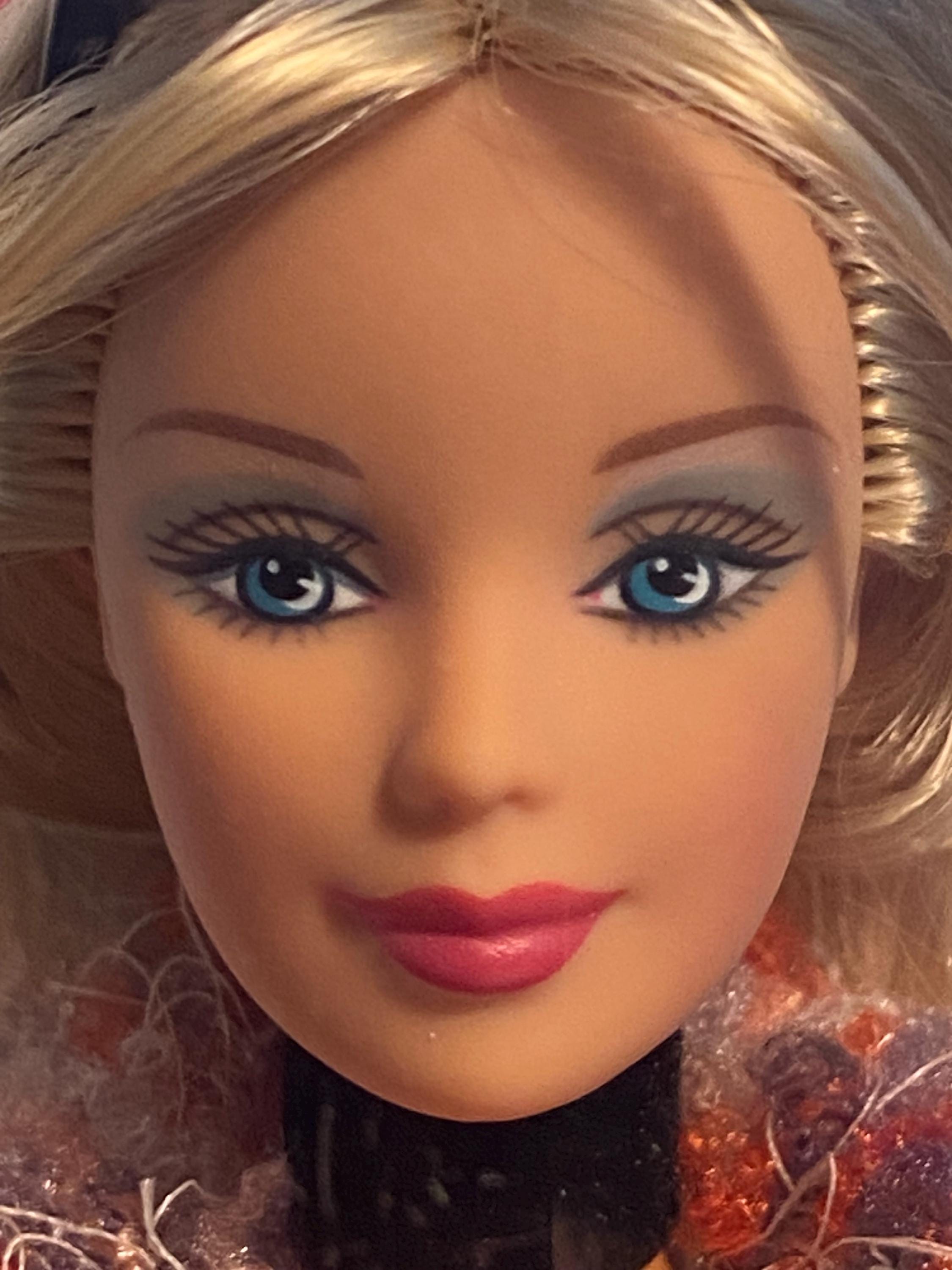 2004 Mattel Barbie Fashion Fever Doll Barbie H0644/H0645 With Hang