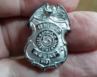 Vintage Federal Agent Plastic Badge GUMBALL CHARM Brooch Pin - Humorous Pin Marked FIB