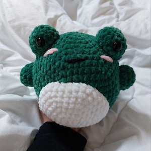 Handmade Crochet Frog Plush - Soft & Cuddly Amigurumi Toy, Cute Green Frog Plushie - Handmade Chunky Yarn Stuffed Animal