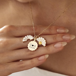 Hidden Secret Message Necklace, Personalized Daisy Necklace, Engraved Necklace for Women, Hidden Note Gift for Her, Daisy Jewelry for Wife