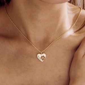 Custom Paw Print Name Necklace, Engraved Paw Print Necklace, Heart Shaped Paw Pendant, Cat Mom Gift, Dog Memorial Gift, Minimalist Necklace