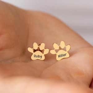Paw Print Name Earrings, Gold Paw Stud Earrings, Engraved Paw Earrings, Personalized Pet Name Earrings, Pet Remembrance Studs, Gift for Her