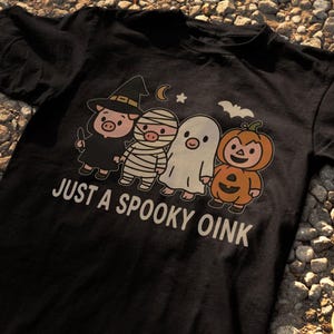 Camiseta "Just a Spooky Oink": adorable camiseta de parodia de cerdo de terror, divertida camiseta de disfraz de asesino de Halloween, espeluznante pero adorable.