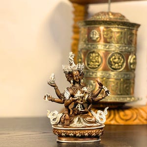 Handgemaakt messing Ushnishavijaya-standbeeld: 4,5&quot; spiritueel decor