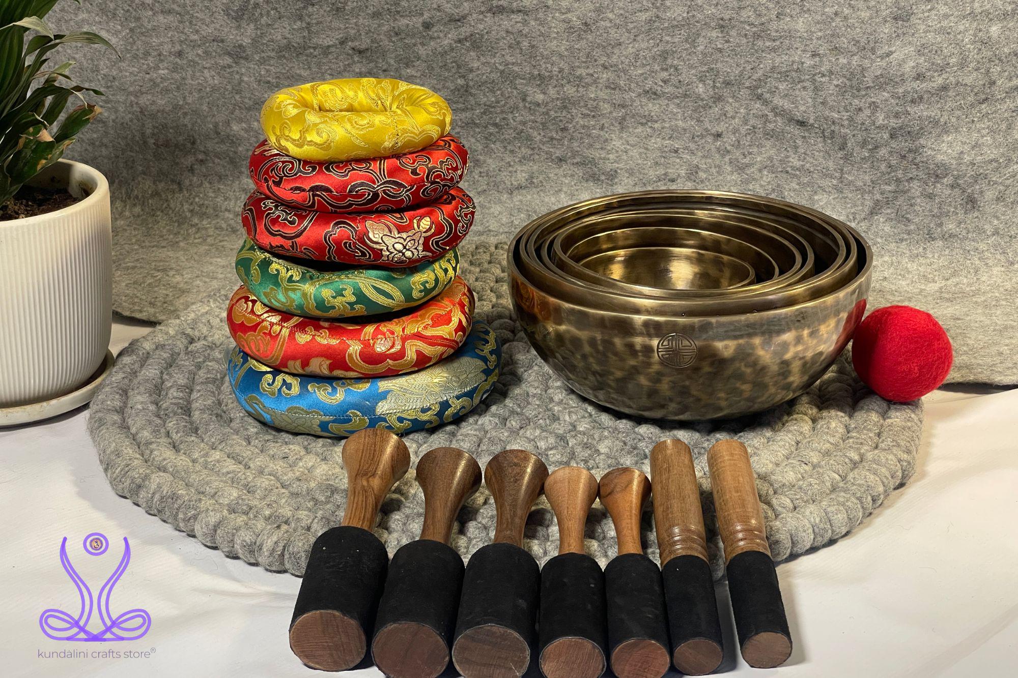 ハンドメイドのフルムーンシンギングボウルセット：7ピースサウンド