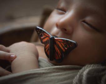 Elegante chupete de mariposa para bebé