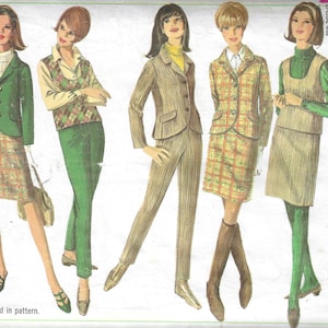 Op de afbeelding: Vintage Simplicity naaipatroon 6636 met vijf damesmode-ontwerpen. De illustraties tonen verschillende outfits, waaronder pakken, rokken en vesten, met een retro-esthetiek. Het patroon bevat maat 12, borstomvang 81 cm. Blouses niet inbegrepen.