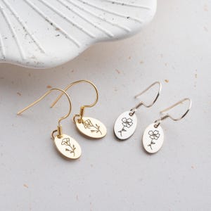 14K Gold Personalized Birth Flower Earring, Birthflowers Earring, Floral Jewelry, Birth Flower Gift for Mom, Floral Signet Charm Earrings